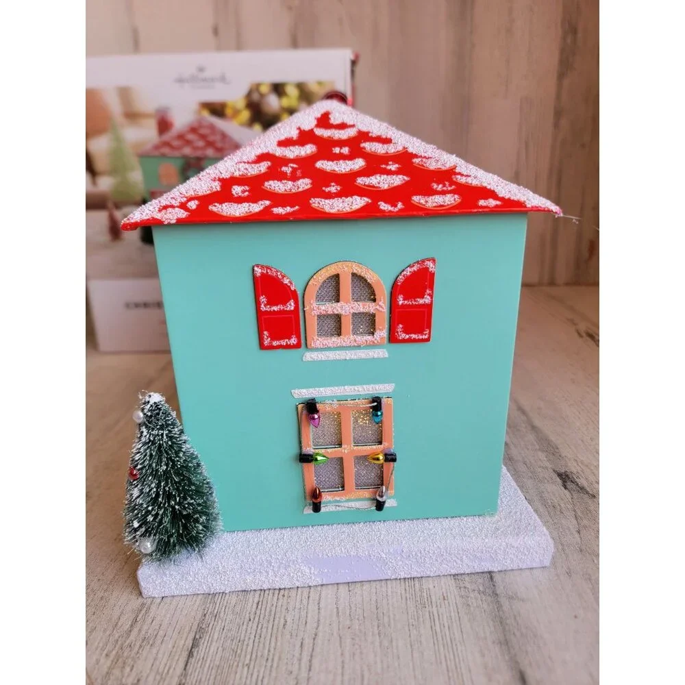 Hallmark Christmas Village toy store house light up Xmas‎ decor
